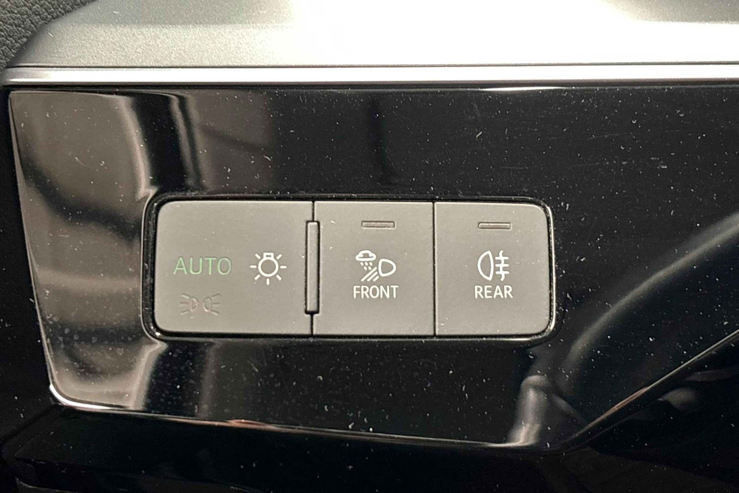 musta Audi e-tron 2021 kuva 21.