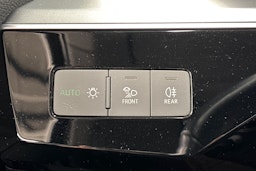 musta Audi e-tron 2021 kuva 21.