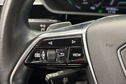 musta Audi e-tron 2021 kuva 23.