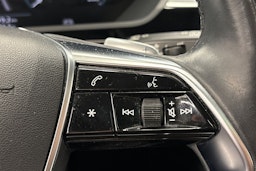 musta Audi e-tron 2021 kuva 24.