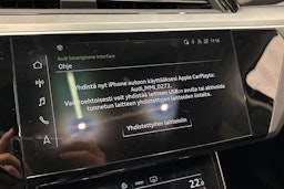 musta Audi e-tron 2021 kuva 26.