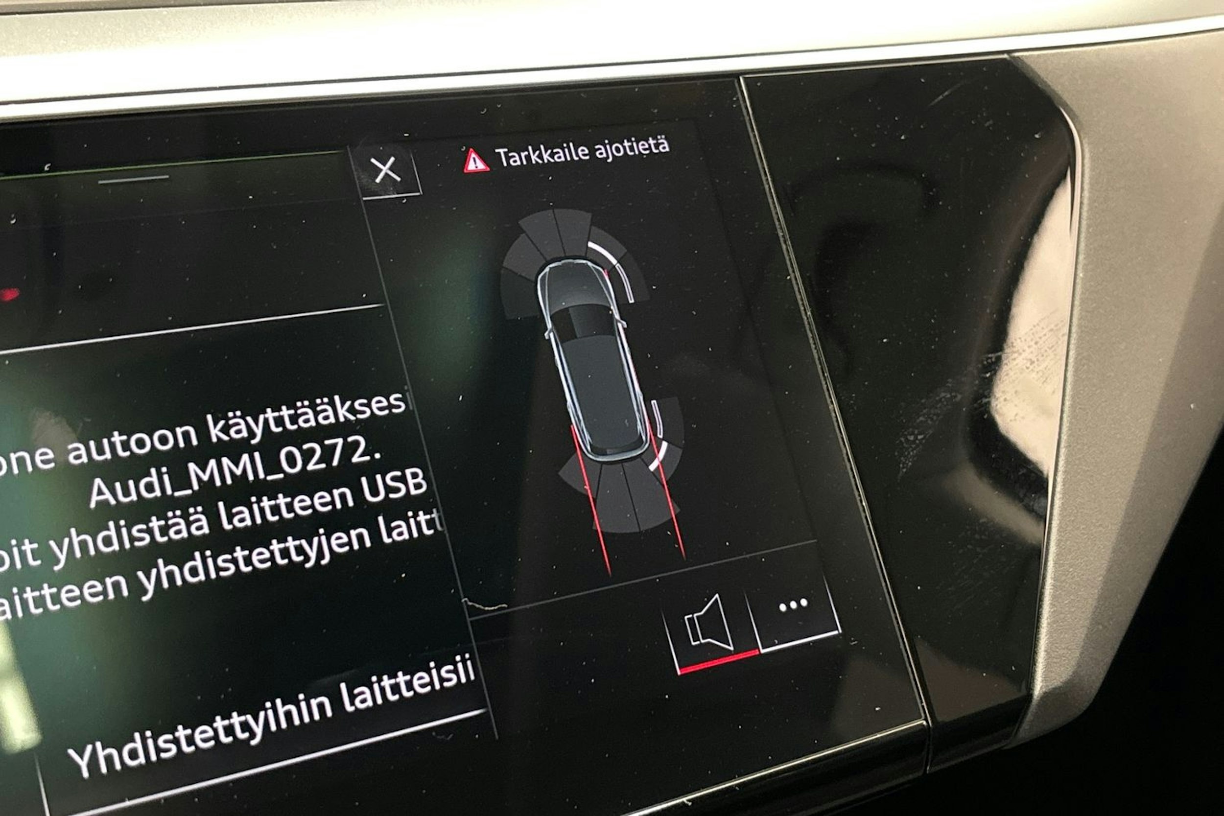 musta Audi e-tron 2021 kuva 27.