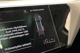 musta Audi e-tron 2021 kuva 27.