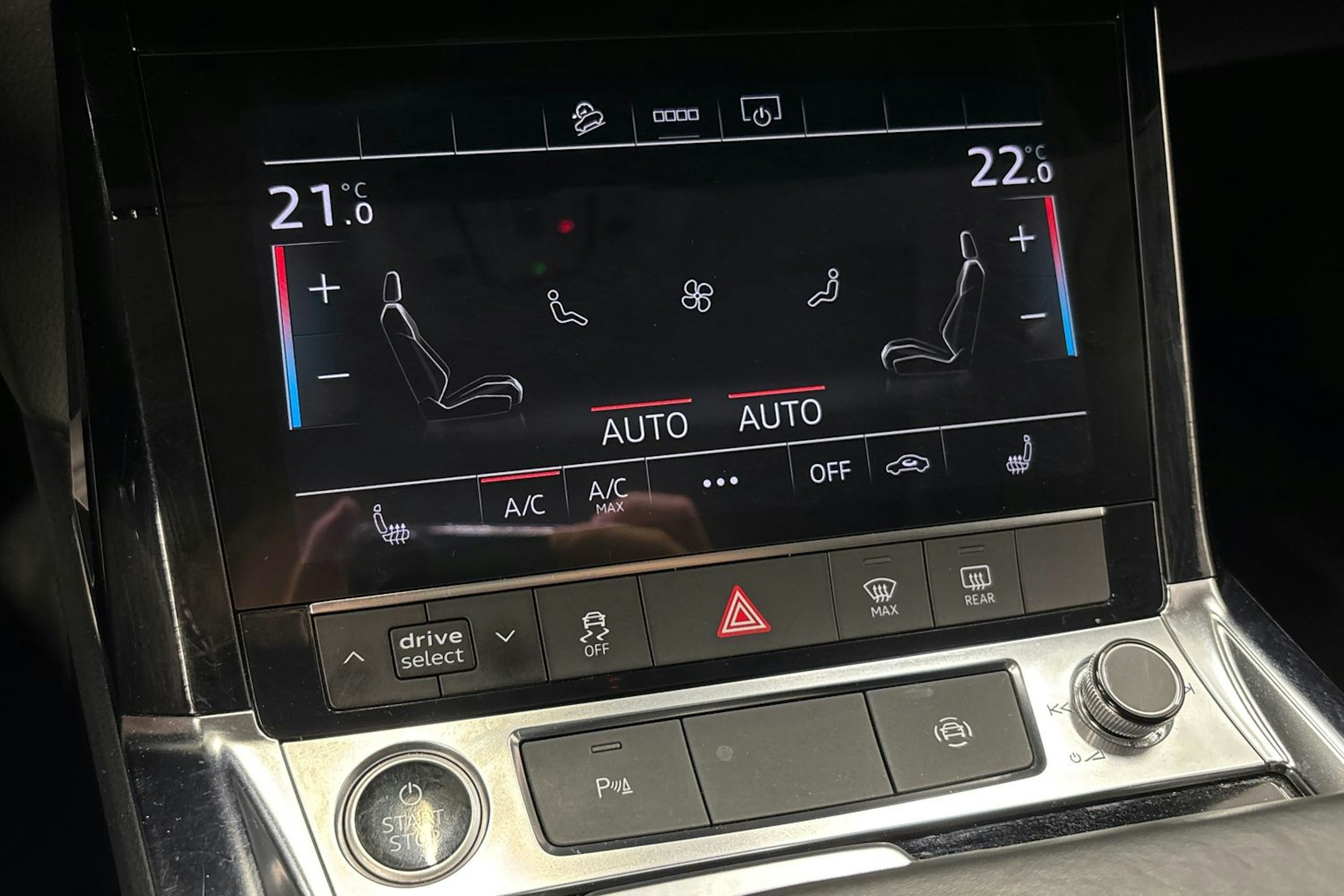 musta Audi e-tron 2021 kuva 30.