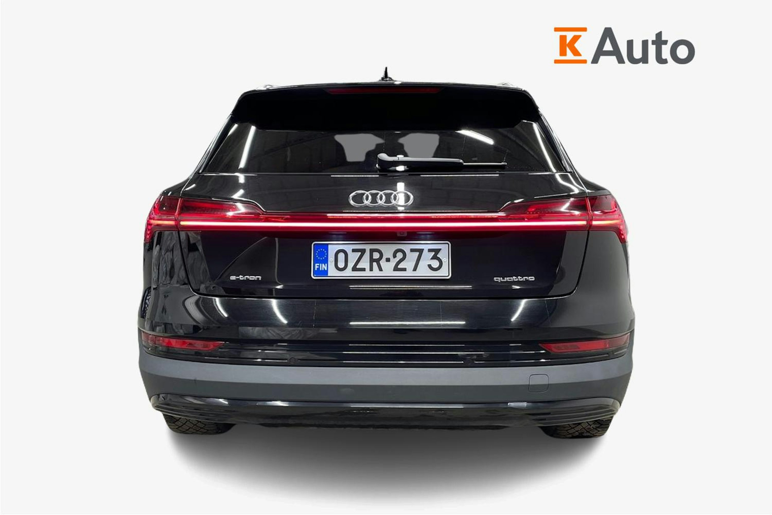 musta Audi e-tron 2021 kuva 3.