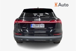 musta Audi e-tron 2021 kuva 3.