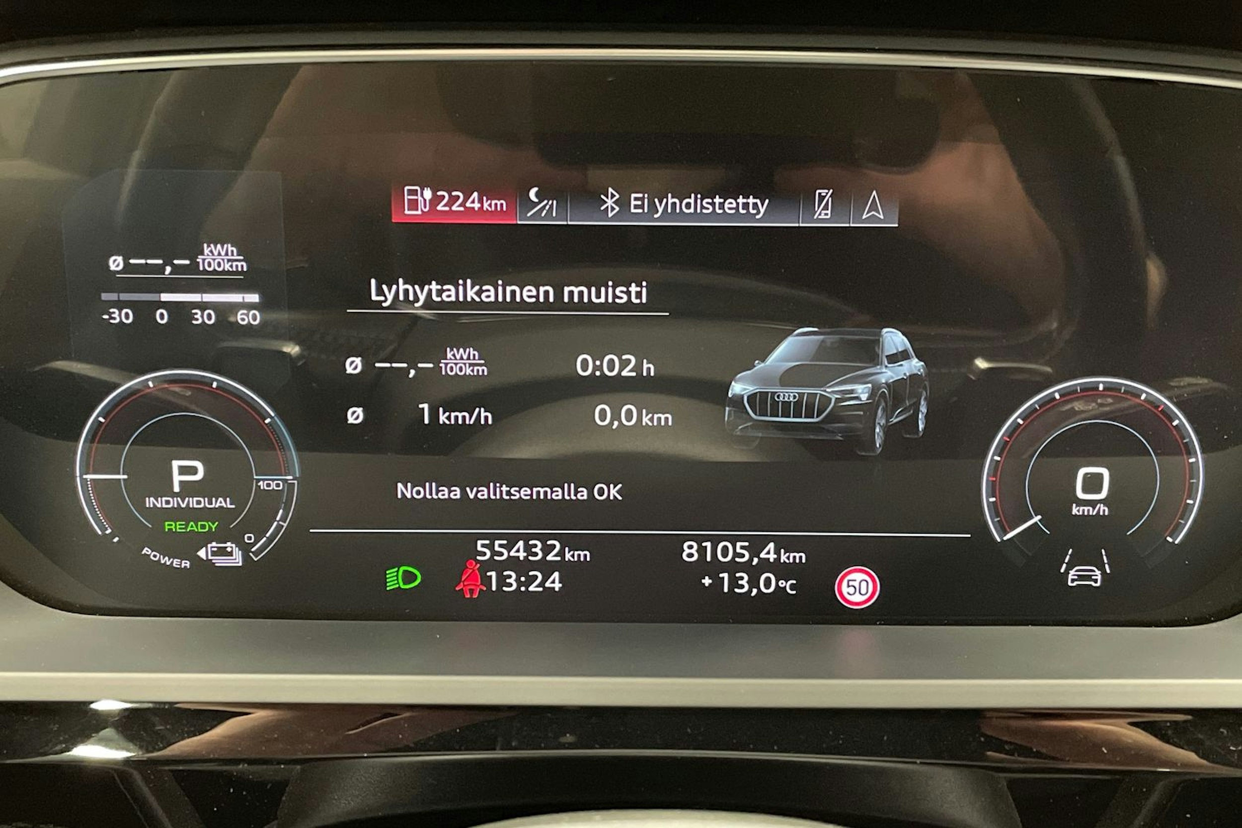 musta Audi e-tron 2021 kuva 16.