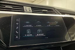 musta Audi e-tron 2021 kuva 18.