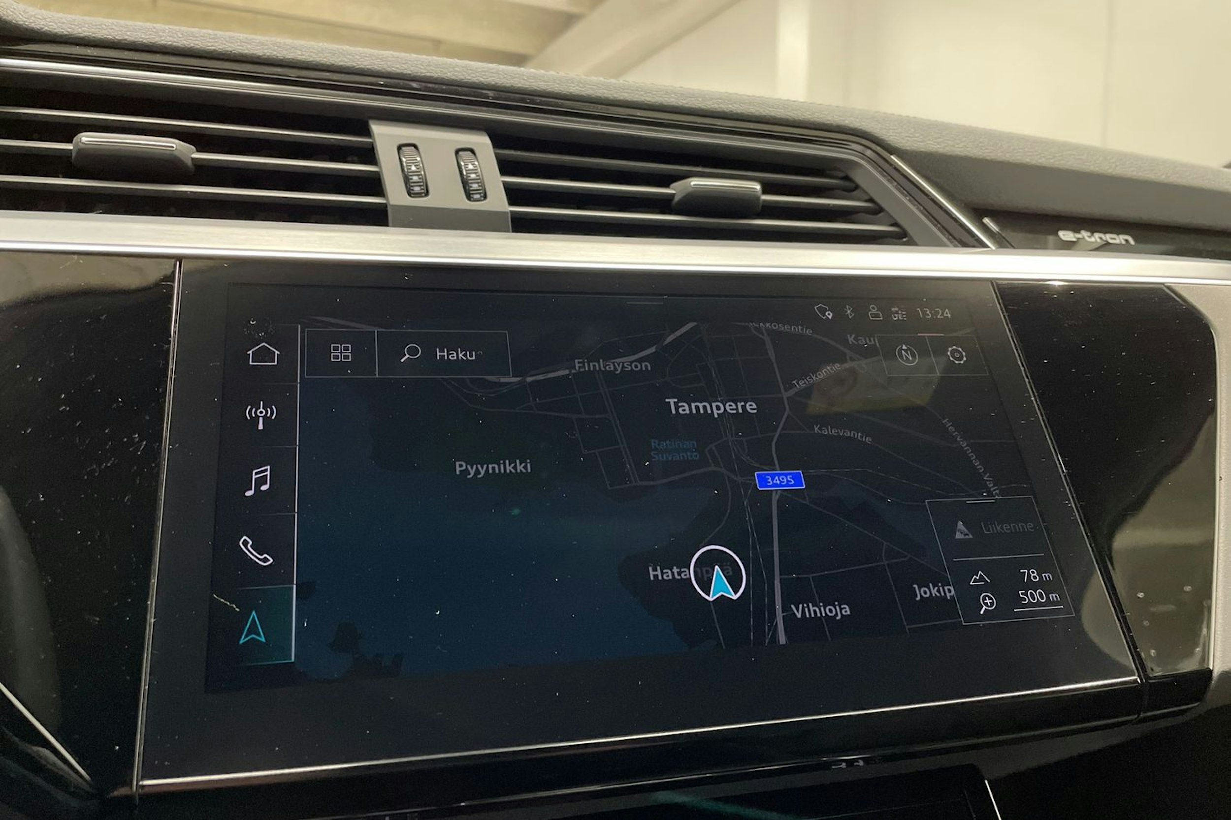 musta Audi e-tron 2021 kuva 19.