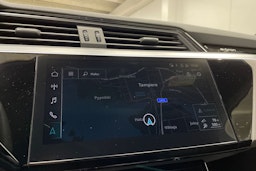 musta Audi e-tron 2021 kuva 19.