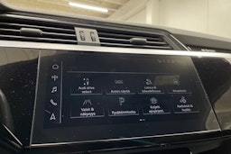 musta Audi e-tron 2021 kuva 22.