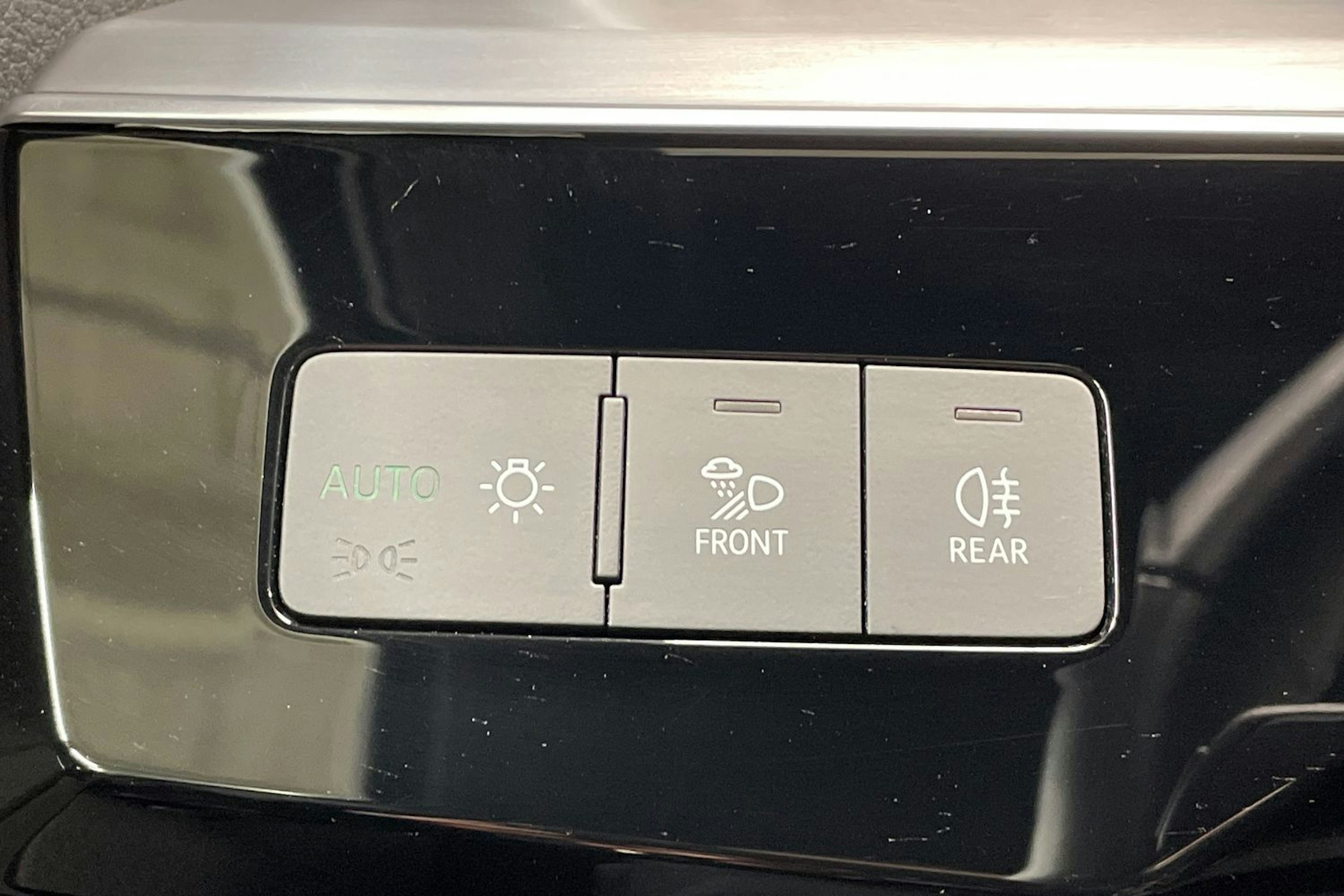 musta Audi e-tron 2021 kuva 26.