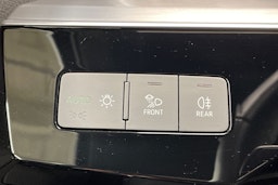 musta Audi e-tron 2021 kuva 26.