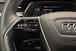 musta Audi e-tron 2021 kuva 27.