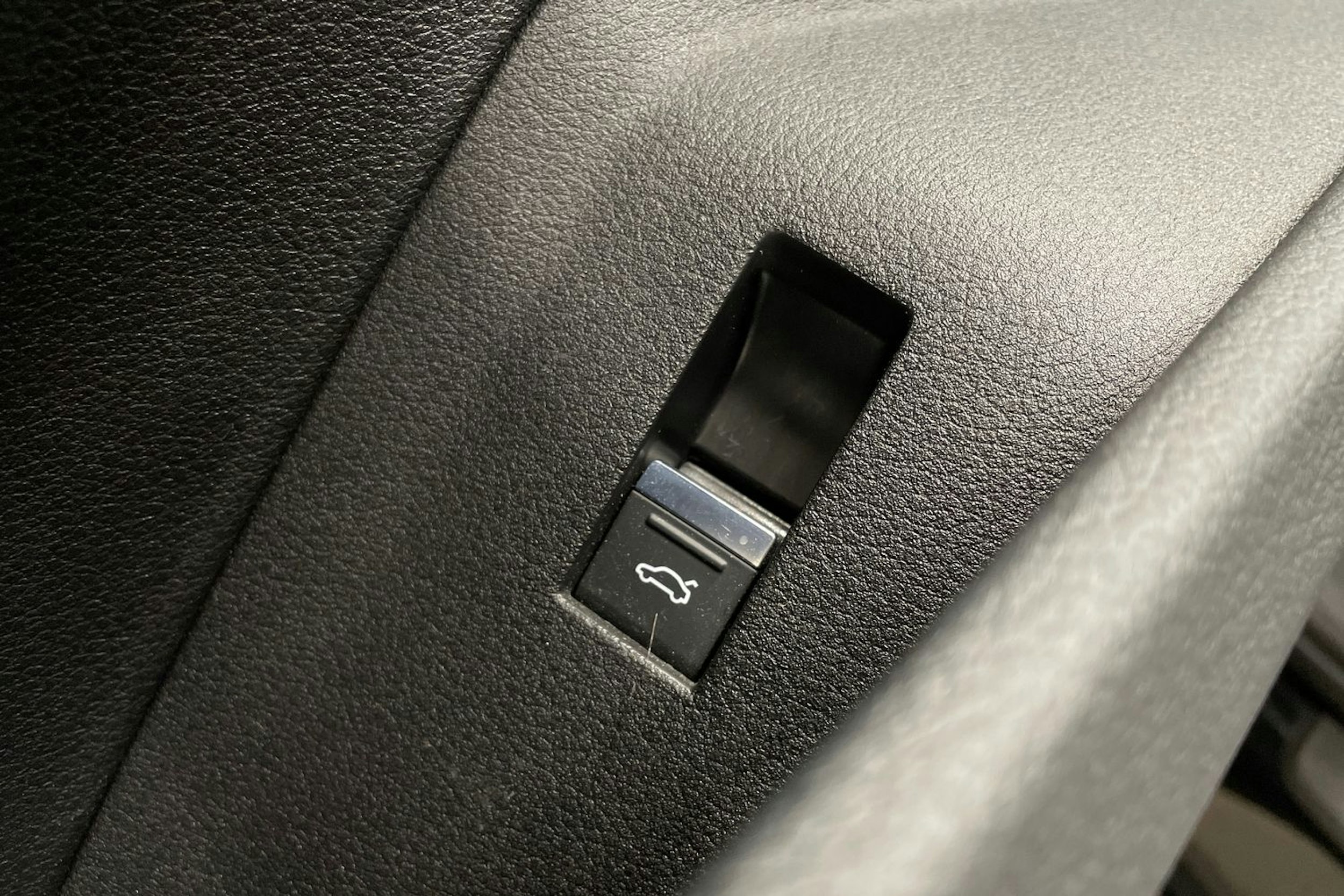 musta Audi e-tron 2021 kuva 29.