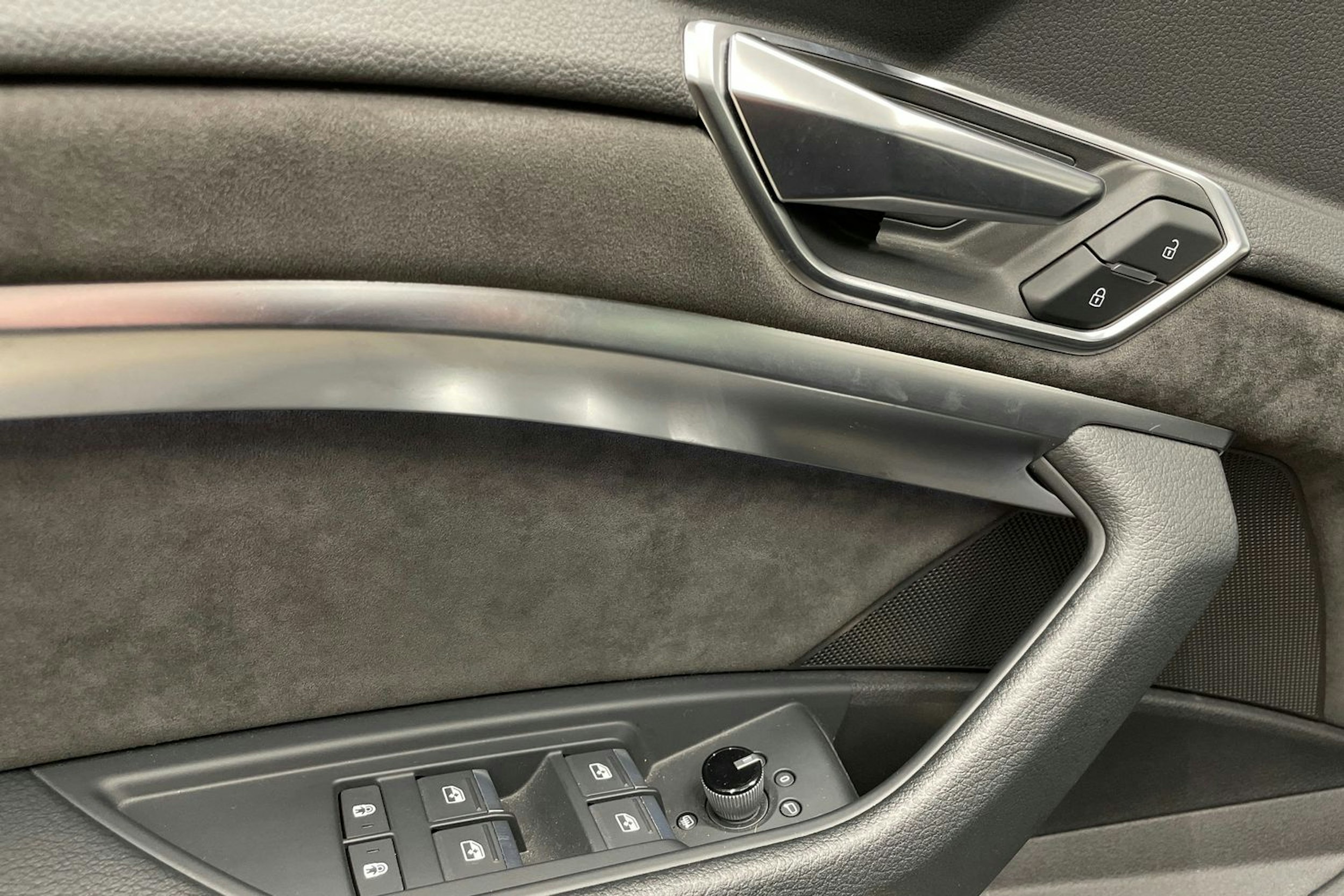 musta Audi e-tron 2021 kuva 30.