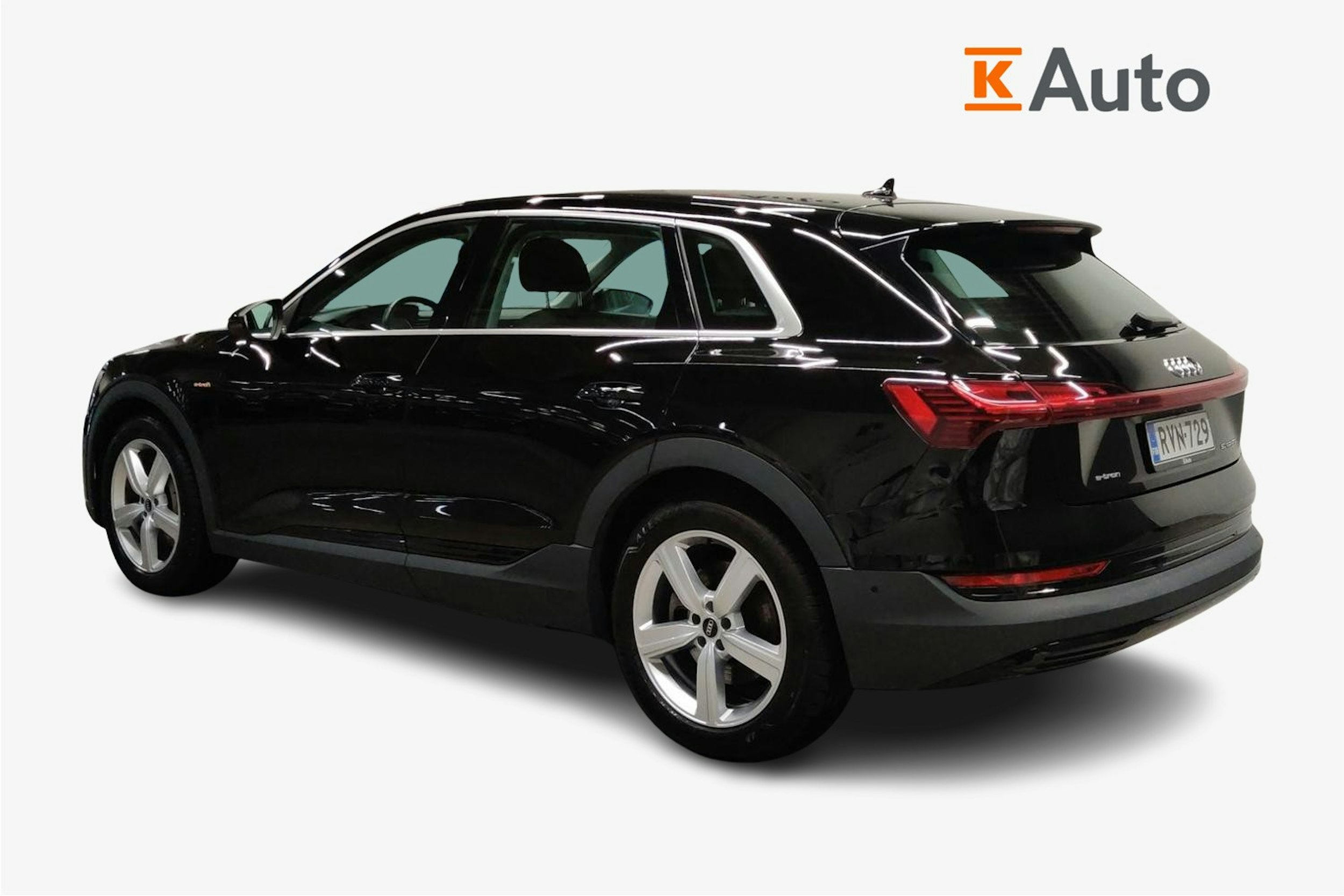 musta Audi e-tron 2021 kuva 2.