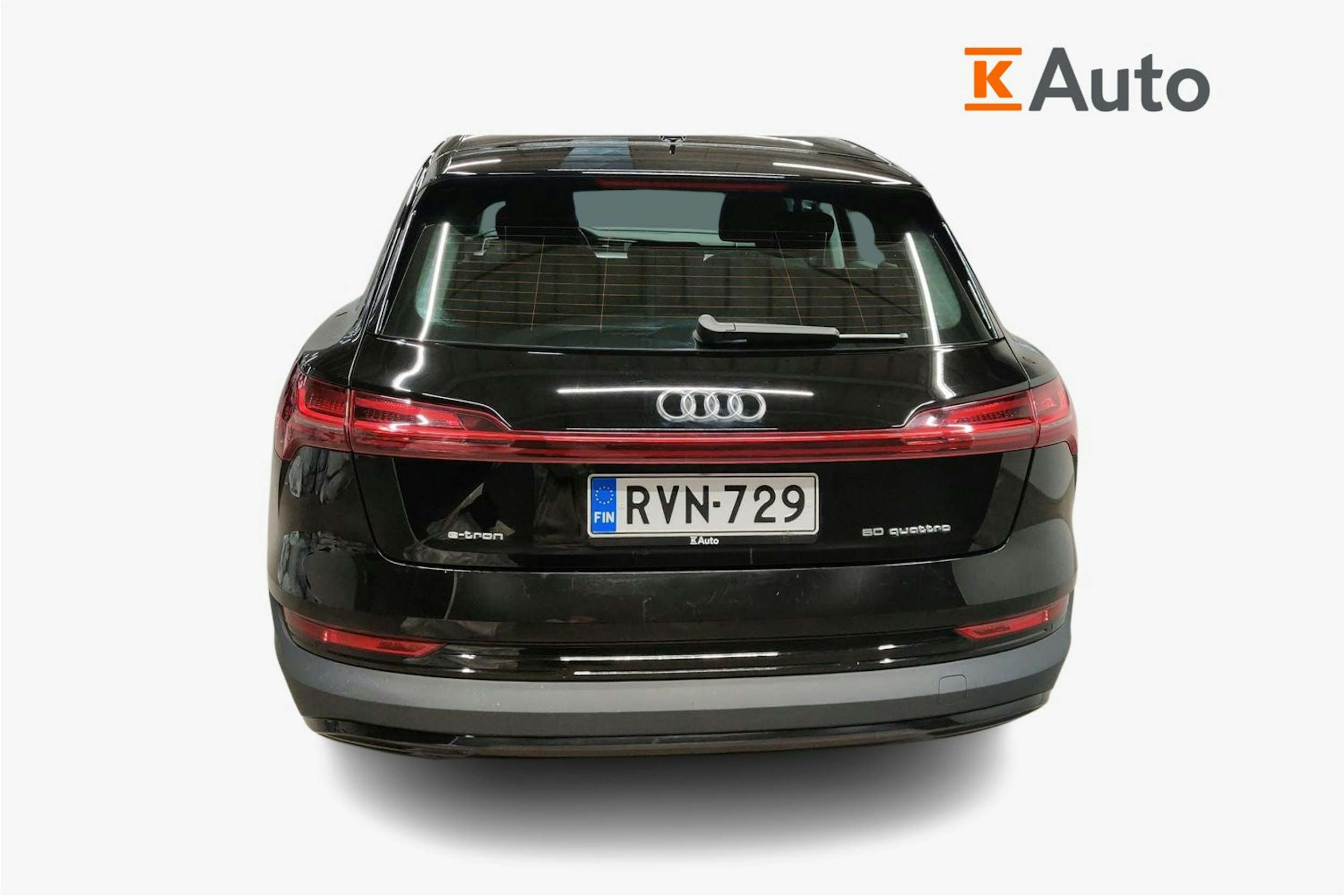 musta Audi e-tron 2021 kuva 3.