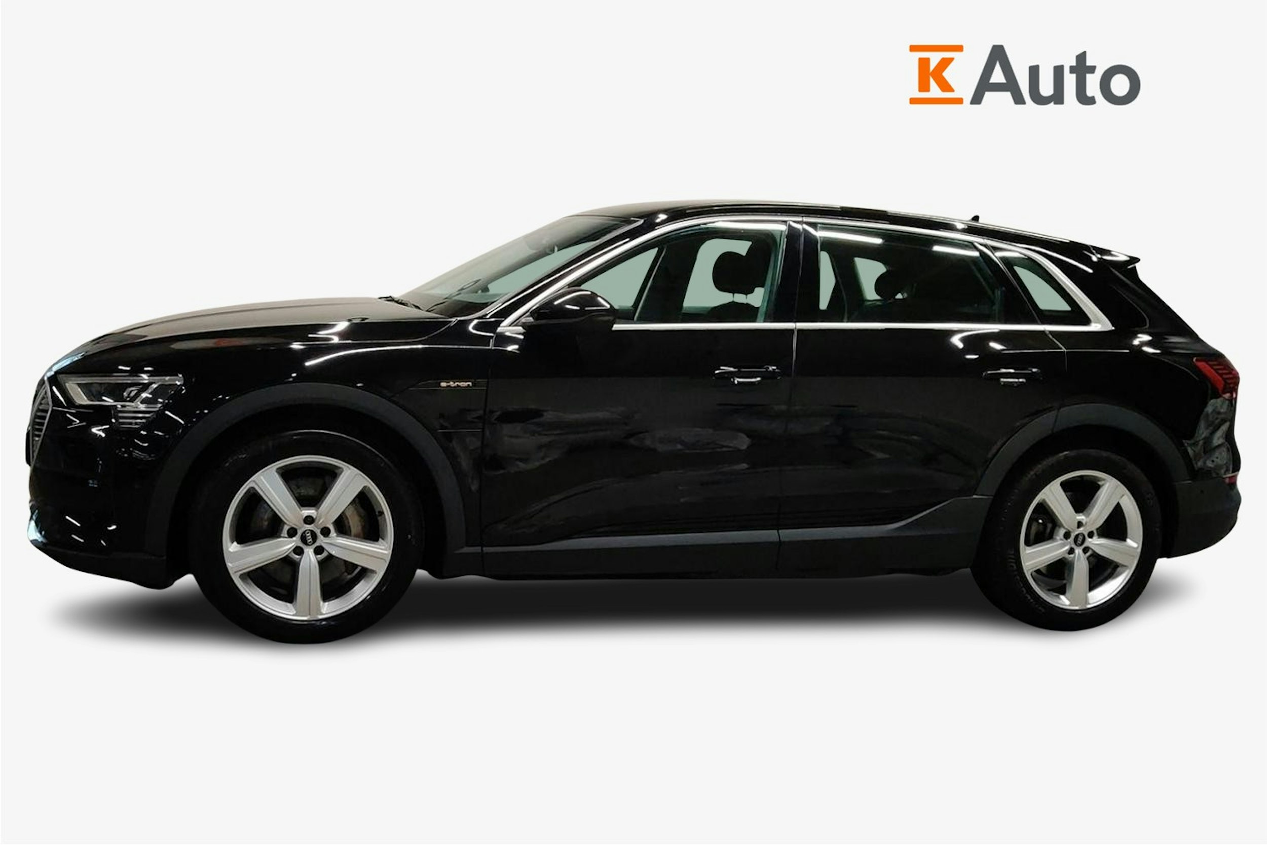 musta Audi e-tron 2021 kuva 6.