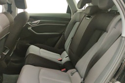 musta Audi e-tron 2021 kuva 10.