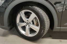 musta Audi e-tron 2021 kuva 13.