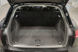 musta Audi e-tron 2021 kuva 15.