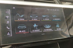 musta Audi e-tron 2021 kuva 18.
