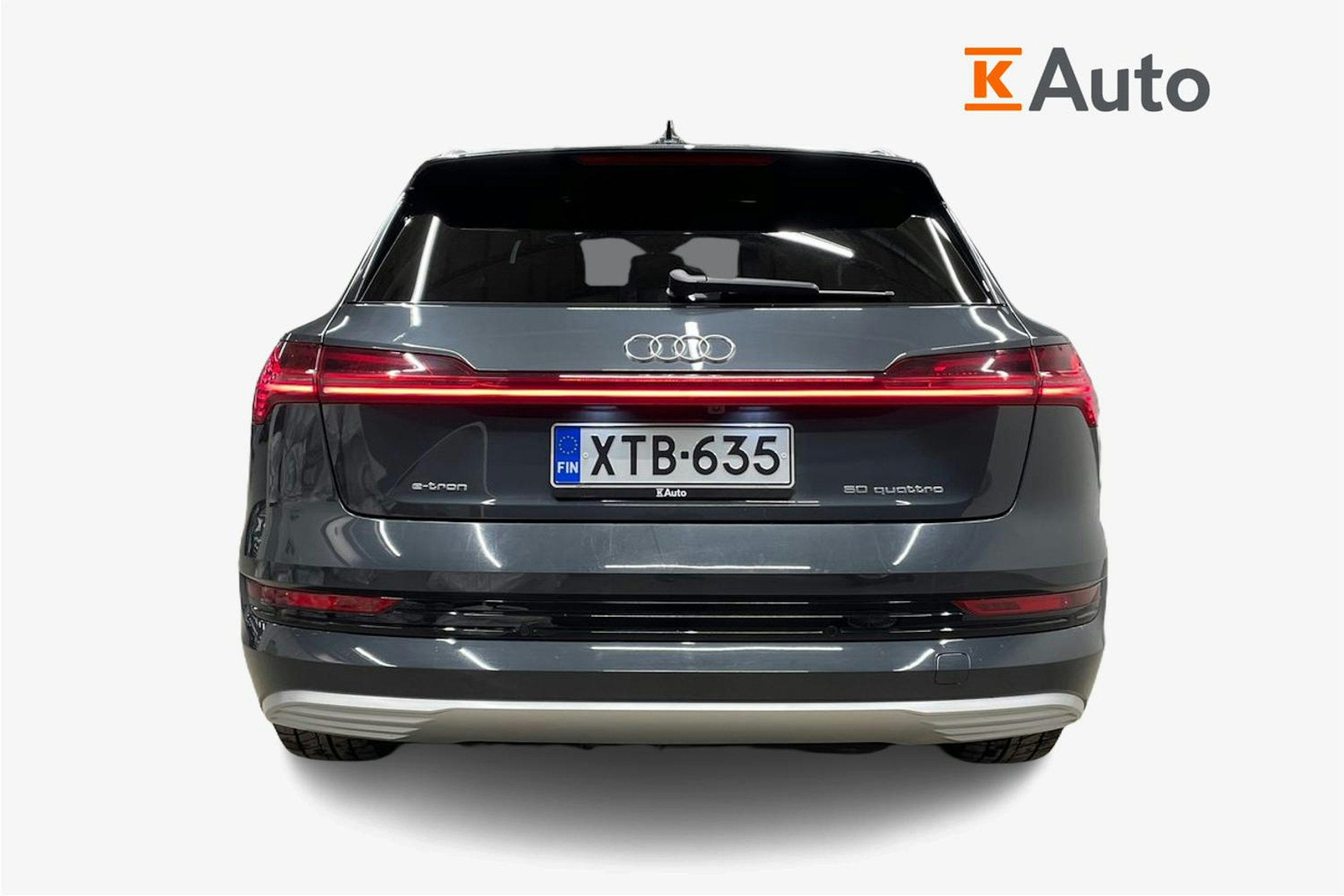 harmaa Audi e-tron 2021 kuva 3.