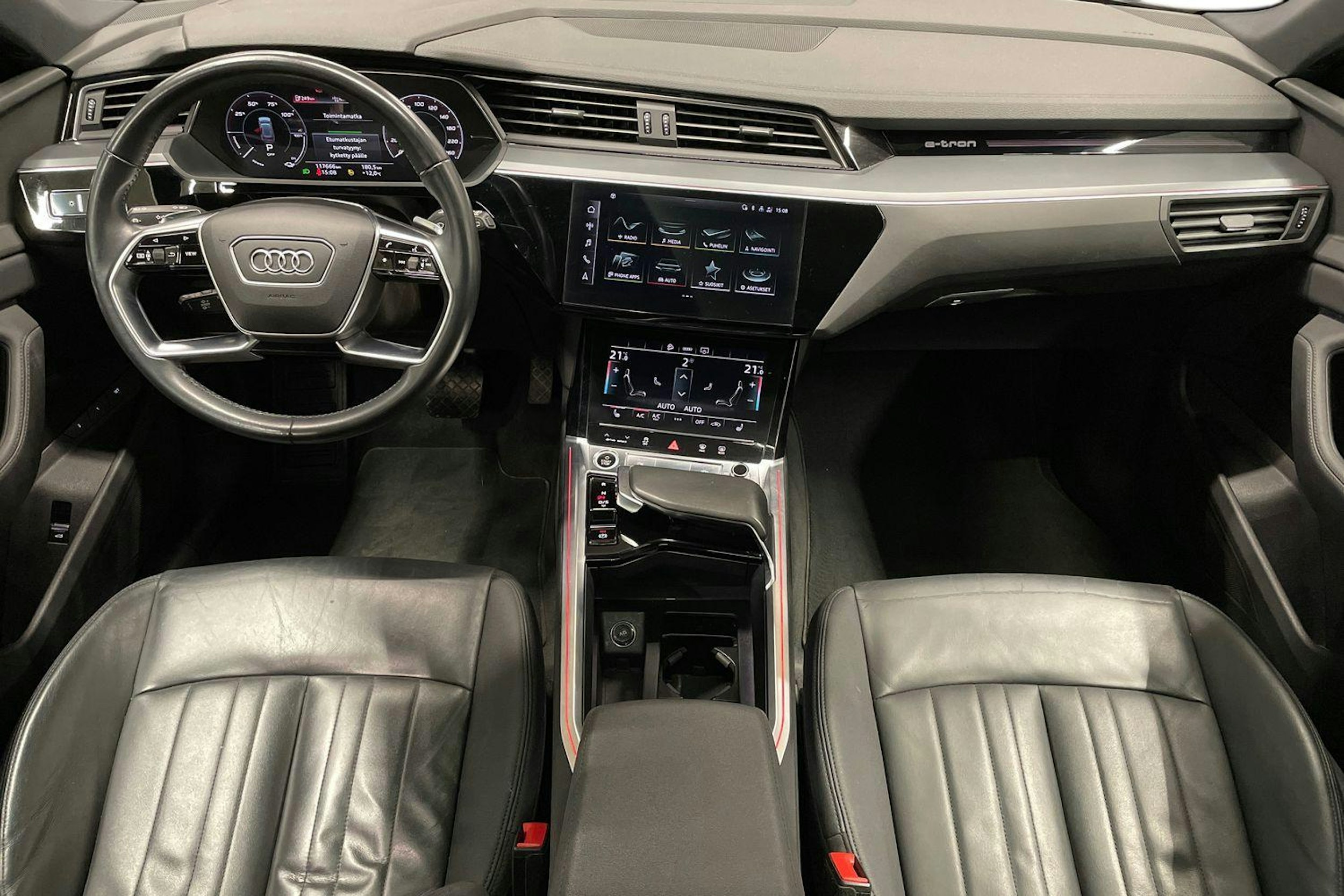 harmaa Audi e-tron 2021 kuva 9.