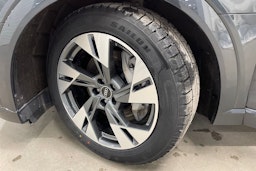 harmaa Audi e-tron 2021 kuva 13.