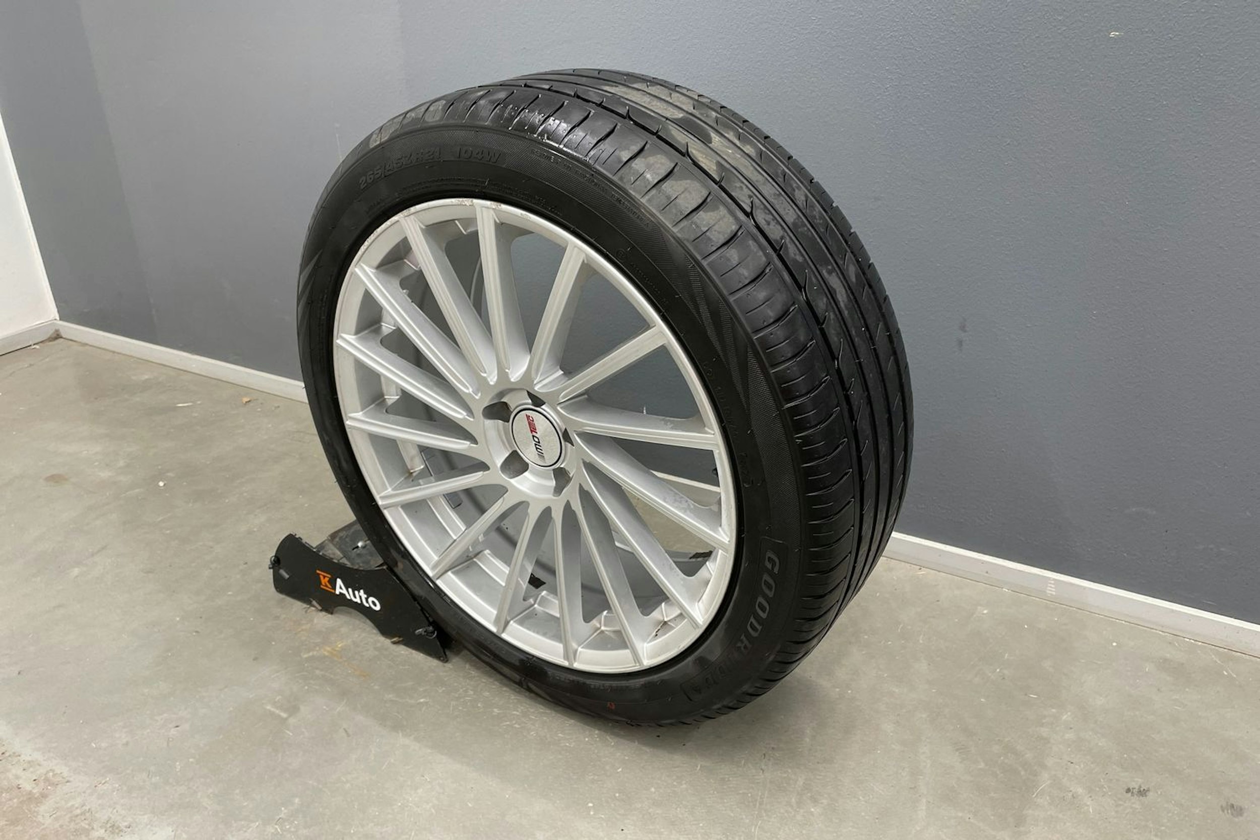 harmaa Audi e-tron 2021 kuva 14.