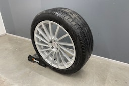 harmaa Audi e-tron 2021 kuva 14.