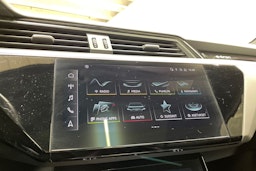 harmaa Audi e-tron 2021 kuva 17.