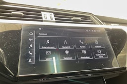 harmaa Audi e-tron 2021 kuva 20.