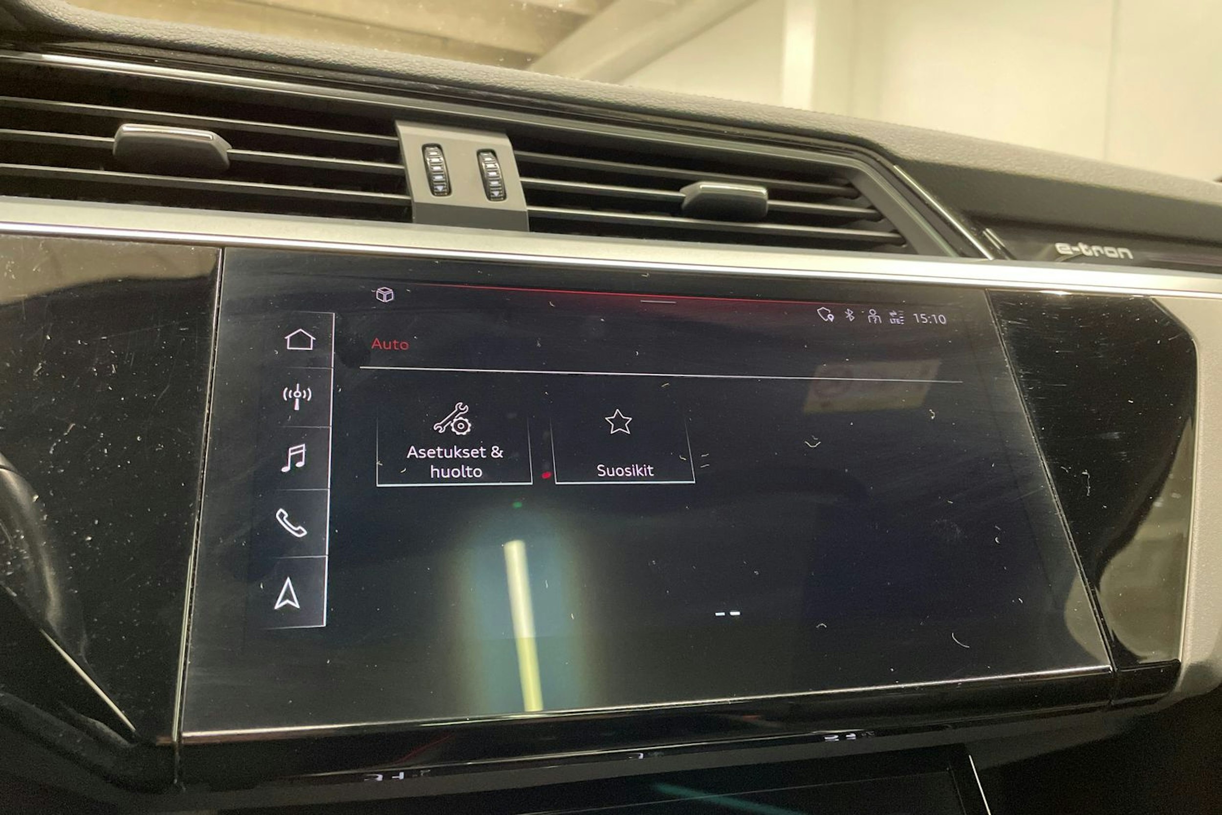 harmaa Audi e-tron 2021 kuva 22.