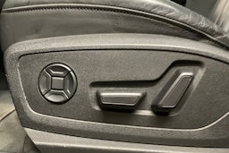 harmaa Audi e-tron 2021 kuva 30.