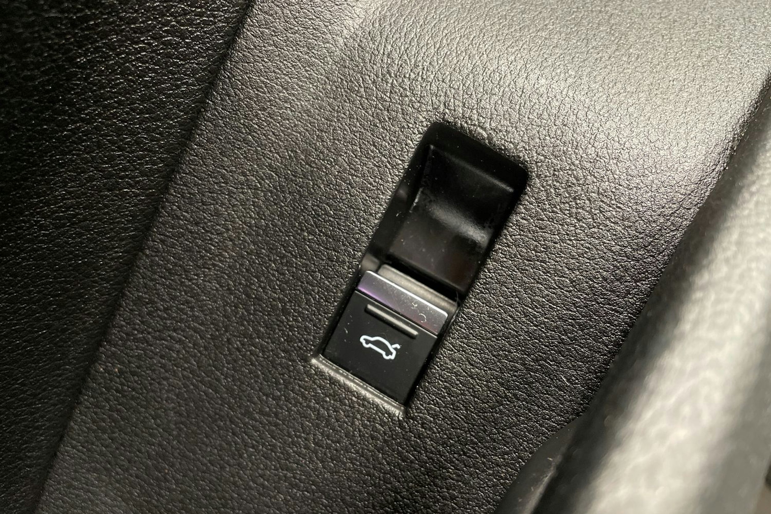 harmaa Audi e-tron 2021 kuva 32.