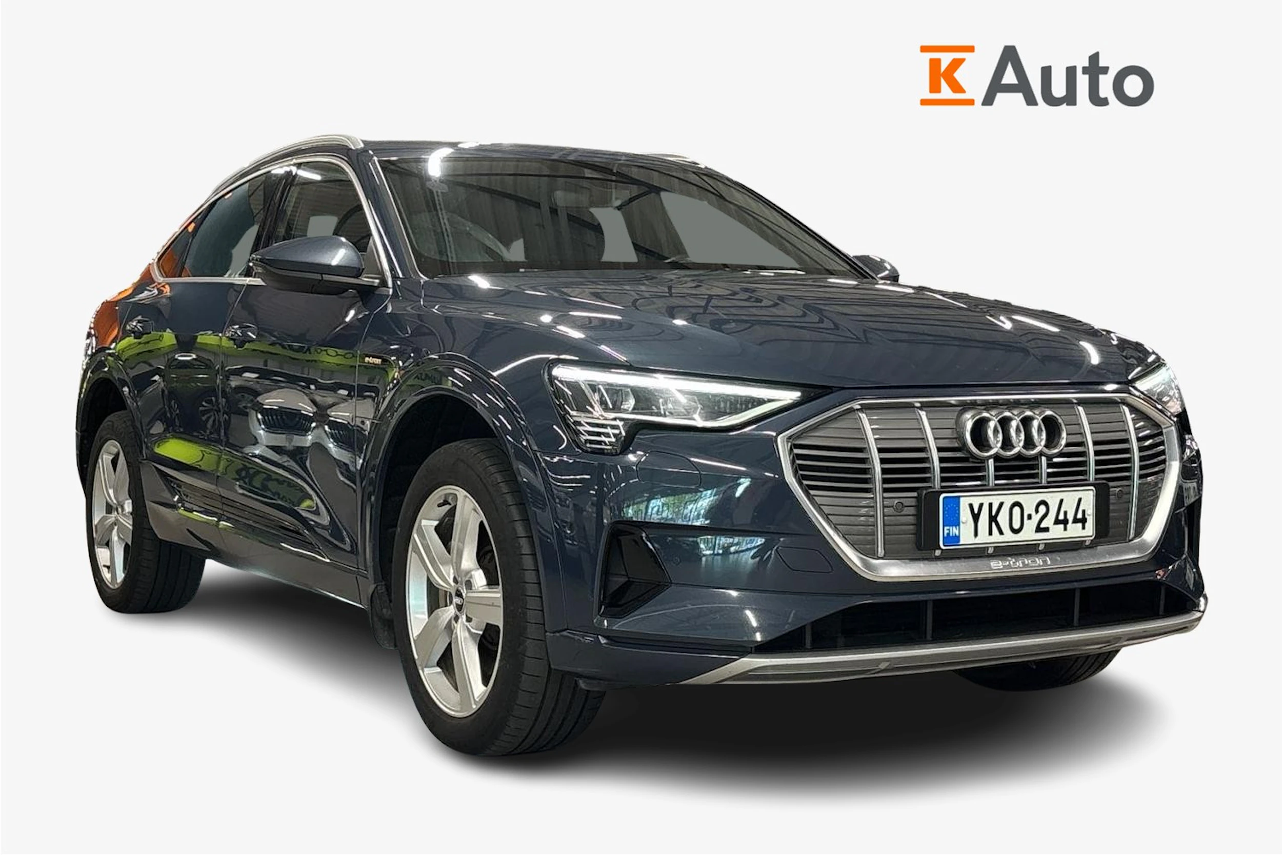 sininen Audi e-tron 2021 kuva 1.