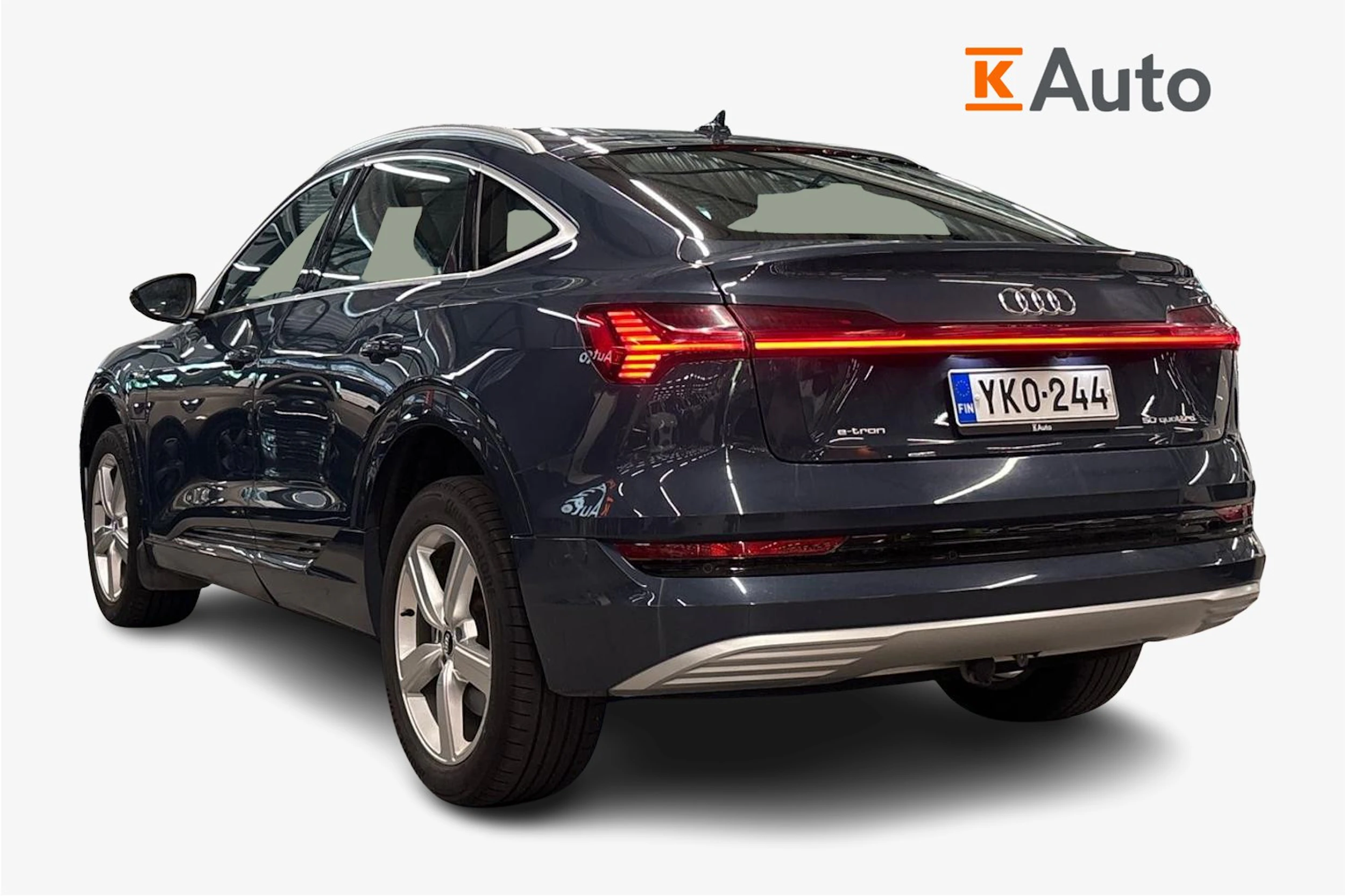 sininen Audi e-tron 2021 kuva 2.