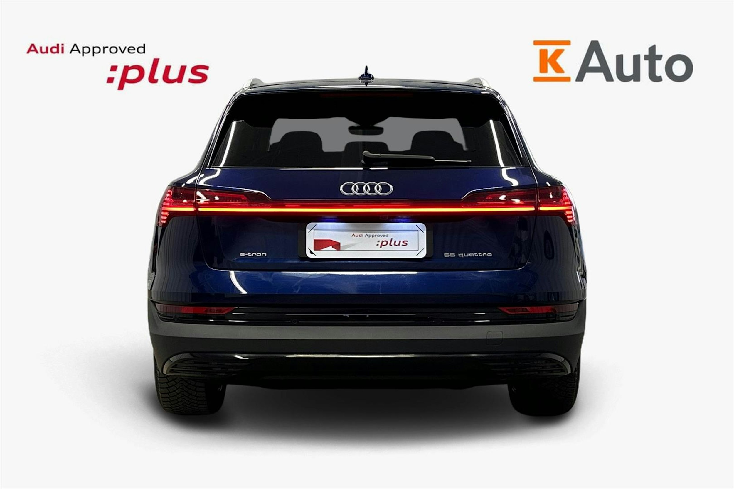 sininen Audi e-tron 2021 kuva 3.