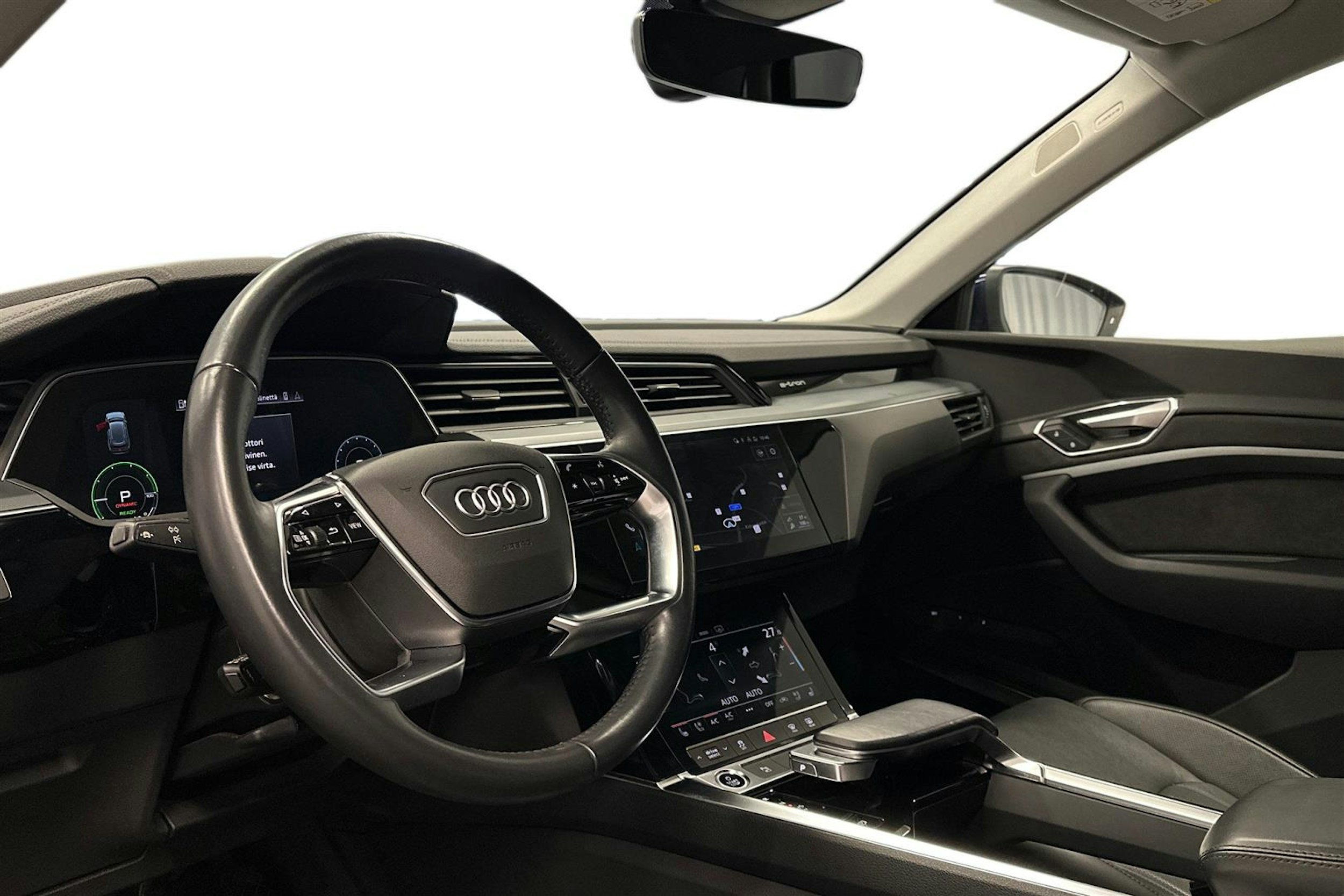 sininen Audi e-tron 2021 kuva 6.