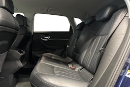 sininen Audi e-tron 2021 kuva 8.