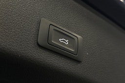 sininen Audi e-tron 2021 kuva 12.