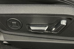 sininen Audi e-tron 2021 kuva 14.