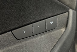 sininen Audi e-tron 2021 kuva 15.