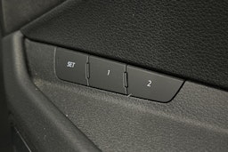 sininen Audi e-tron 2021 kuva 17.