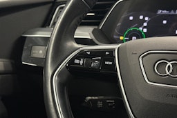 sininen Audi e-tron 2021 kuva 19.