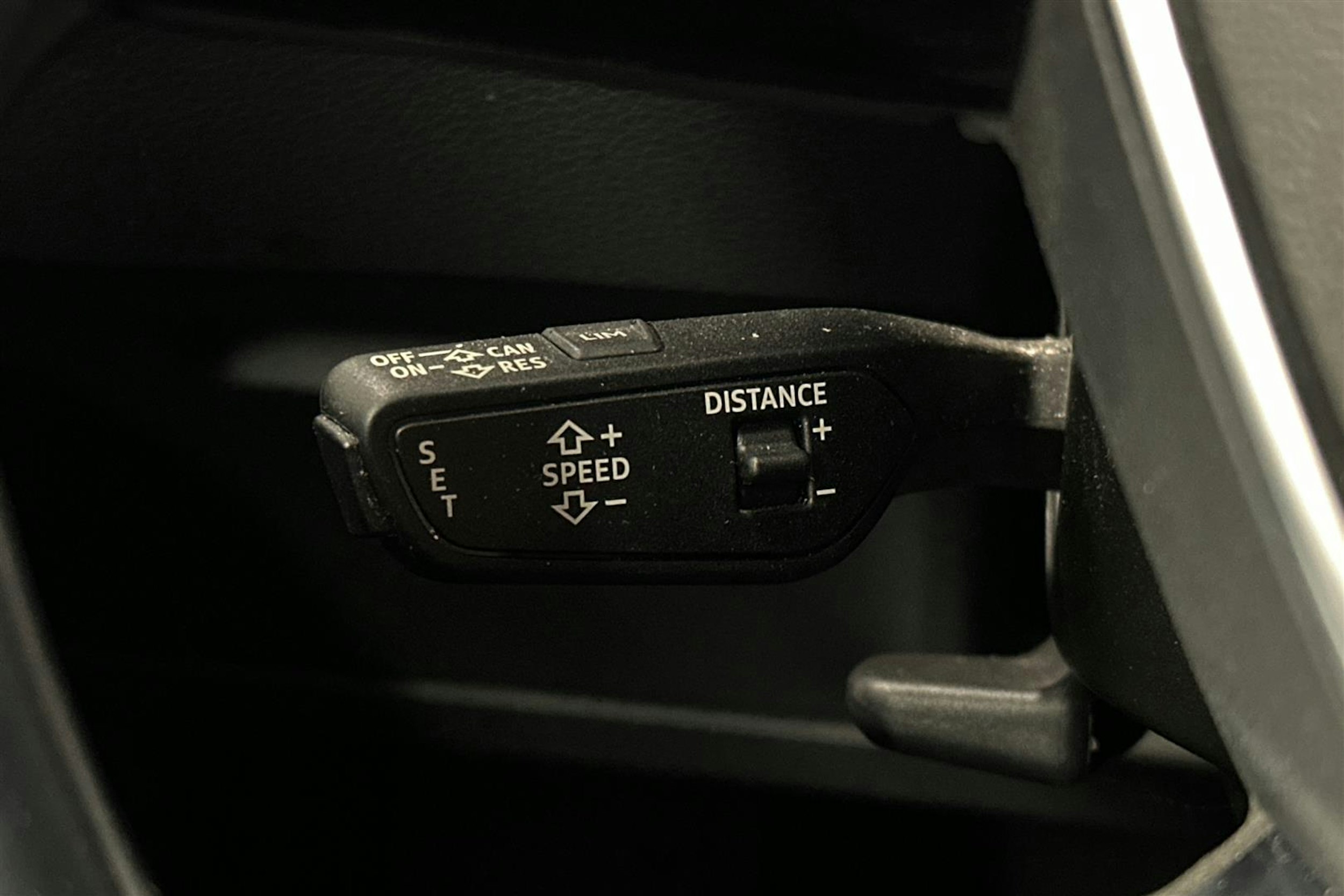 sininen Audi e-tron 2021 kuva 21.