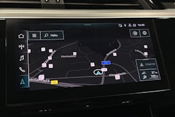 sininen Audi e-tron 2021 kuva 23.