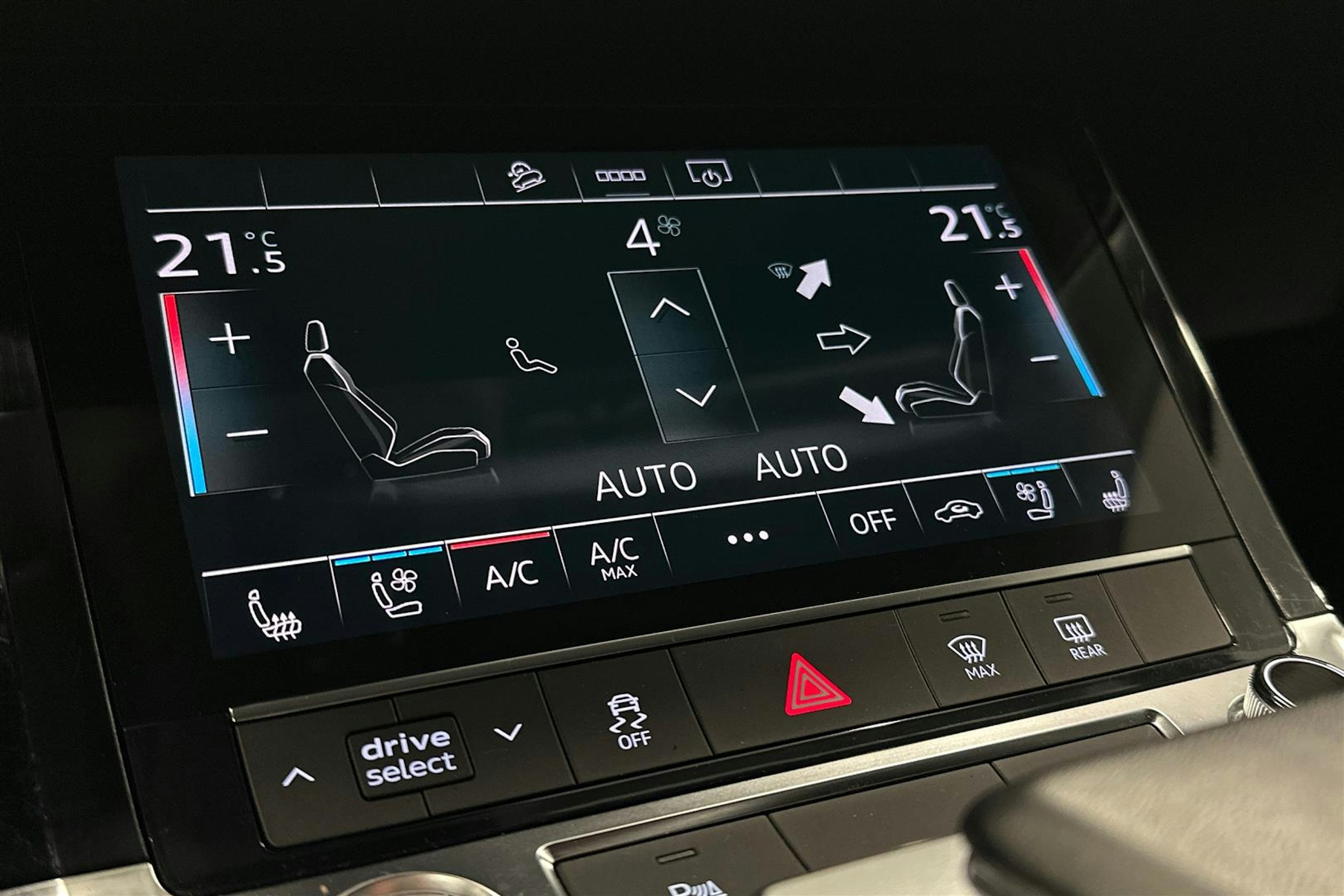 sininen Audi e-tron 2021 kuva 30.